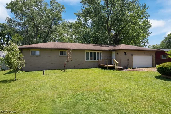 $284,900 | 12780 Jamestown Avenue Northwest, Uniontown, OH 44685