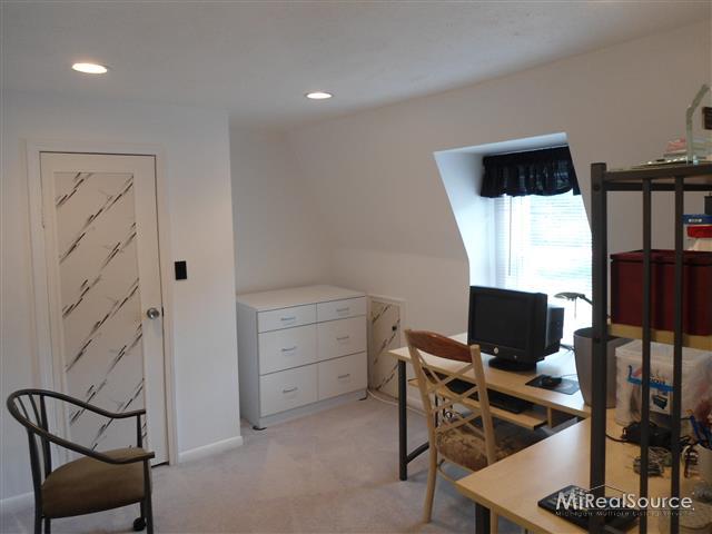 11201 North Pearson Road Utica, MI 48315 - Photo 17 of 29 bed # 4