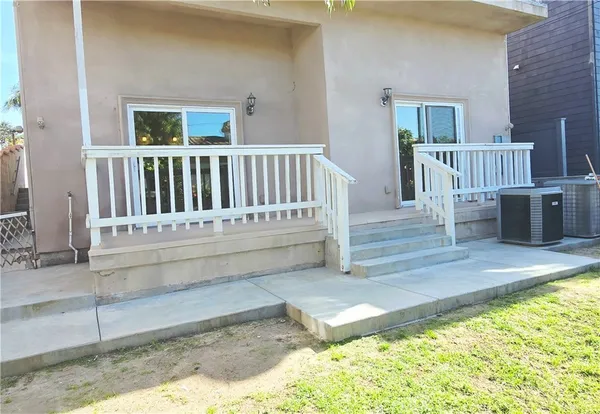 $2,900 | 515 South Helberta Avenue, Redondo Beach, CA 90277