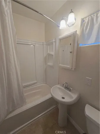 $2,900 | 515 South Helberta Avenue, Redondo Beach, CA 90277