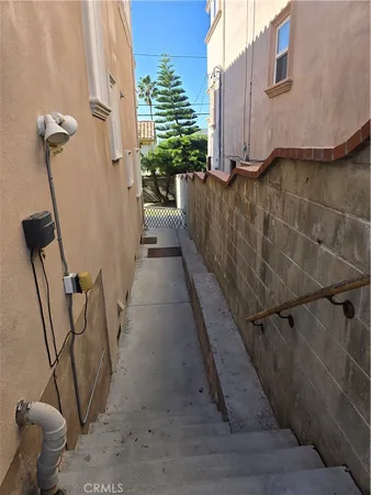 $2,900 | 515 South Helberta Avenue, Redondo Beach, CA 90277