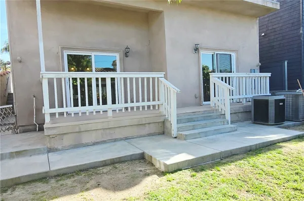 $2,900 | 515 South Helberta Avenue, Redondo Beach, CA 90277