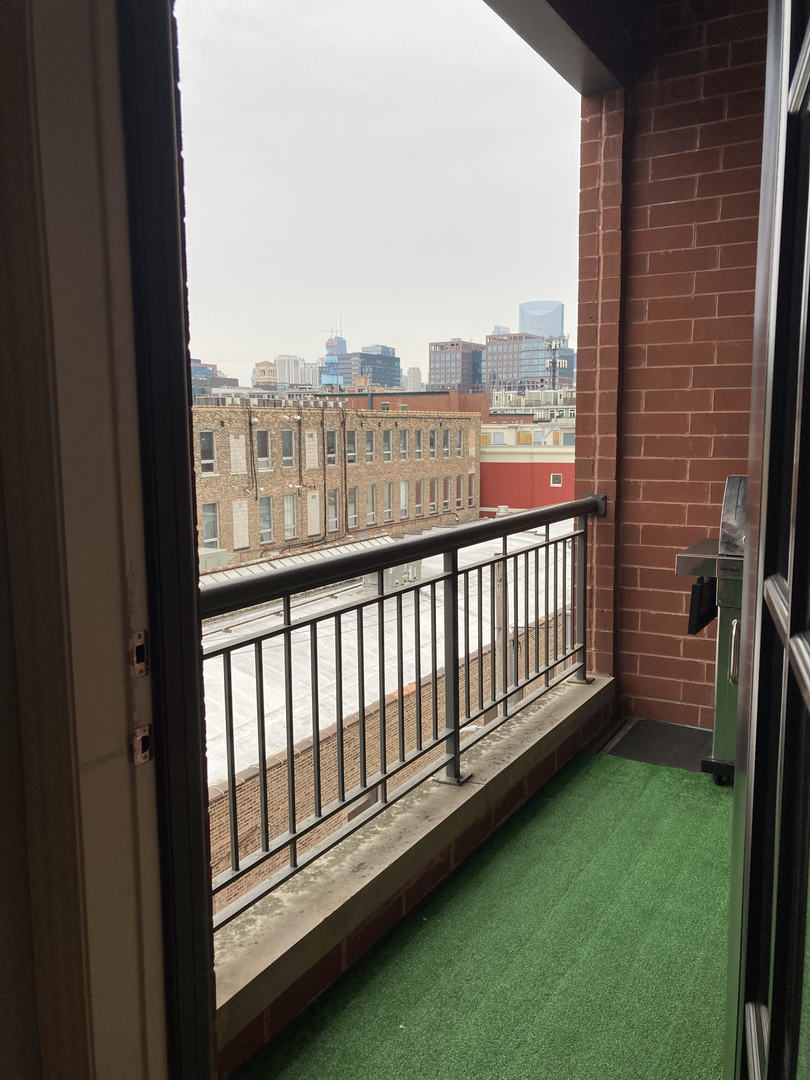 Undisclosed Address Chicago, IL 60607 - Photo 27 of 47 a view of balcony with yard