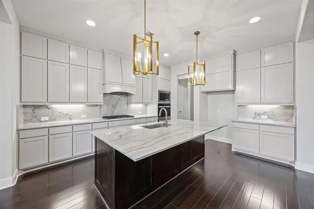 $699,900 | 121 Aiden Drive, Waxahachie, TX 75165