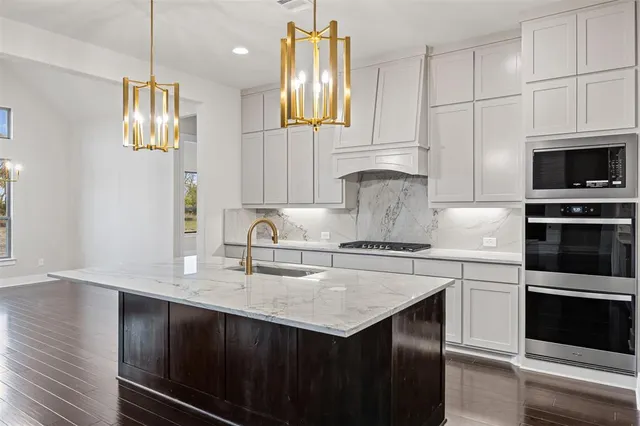 $699,900 | 121 Aiden Drive, Waxahachie, TX 75165