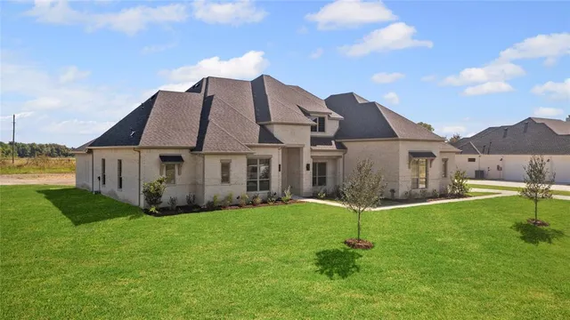 $699,900 | 121 Aiden Drive, Waxahachie, TX 75165