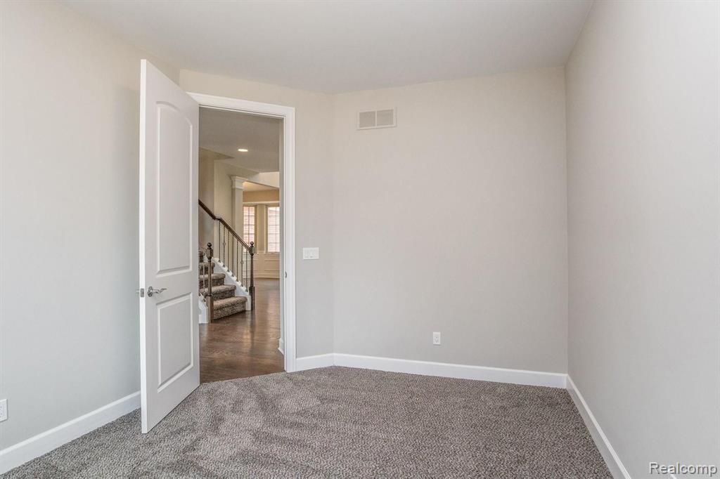 47639 Alpine Drive Novi, MI 48374 - Photo 23 of 36