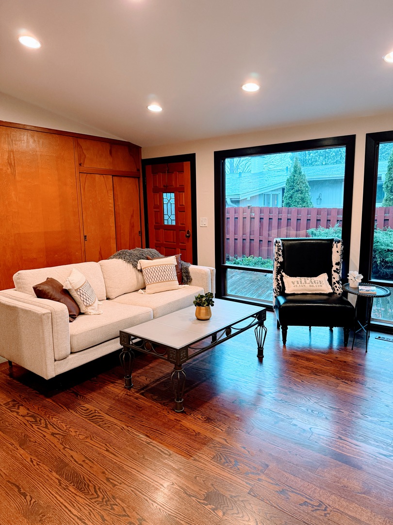 802 Lill Street Barrington, IL 60010 - Photo 5 of 12