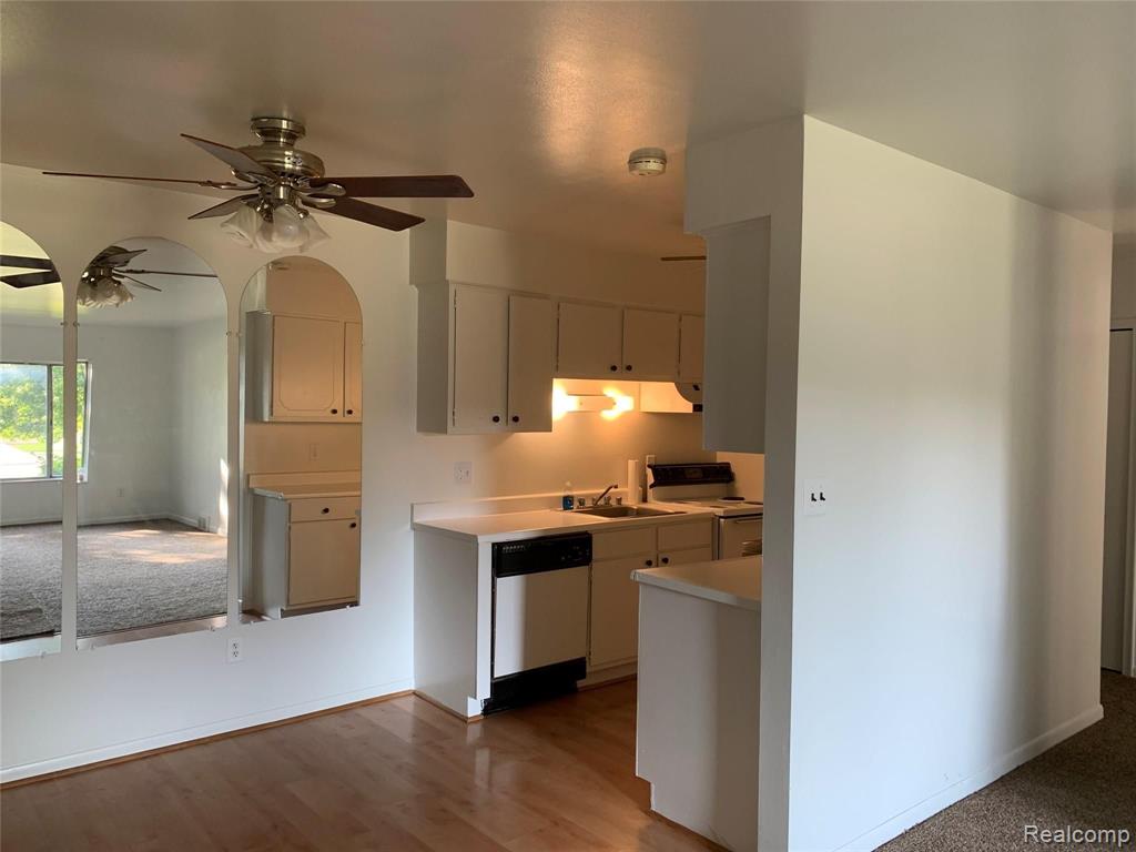 31801 Kelly Road, Unit 21 Fraser, MI 48026 - Photo 4 of 10