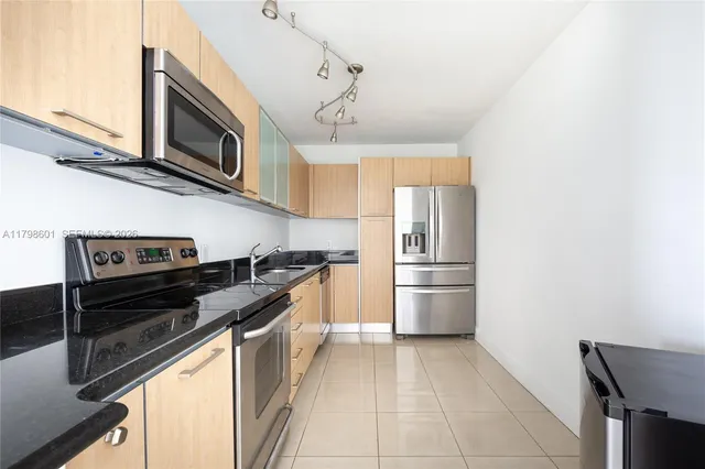 $3,300 | 401 69th Street, Unit 1413, Miami Beach, FL 33141