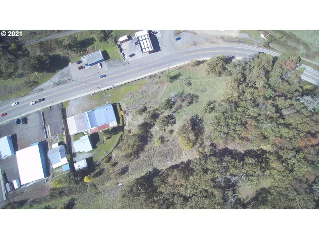 a black and white photo of a city