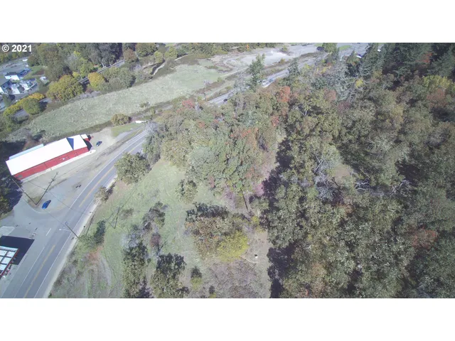 a black and white photo of a city