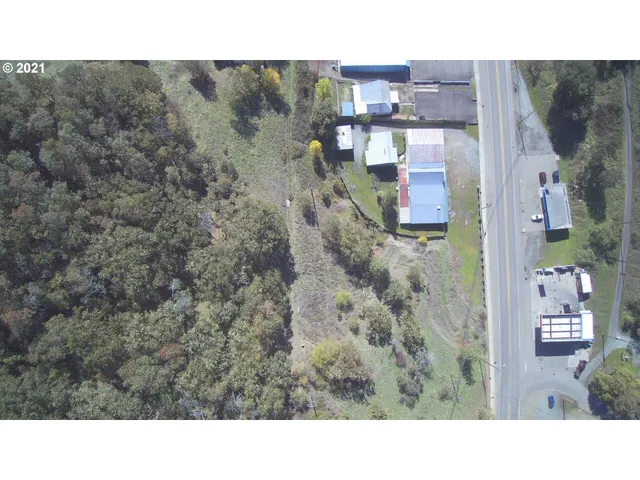 a black and white photo of a city