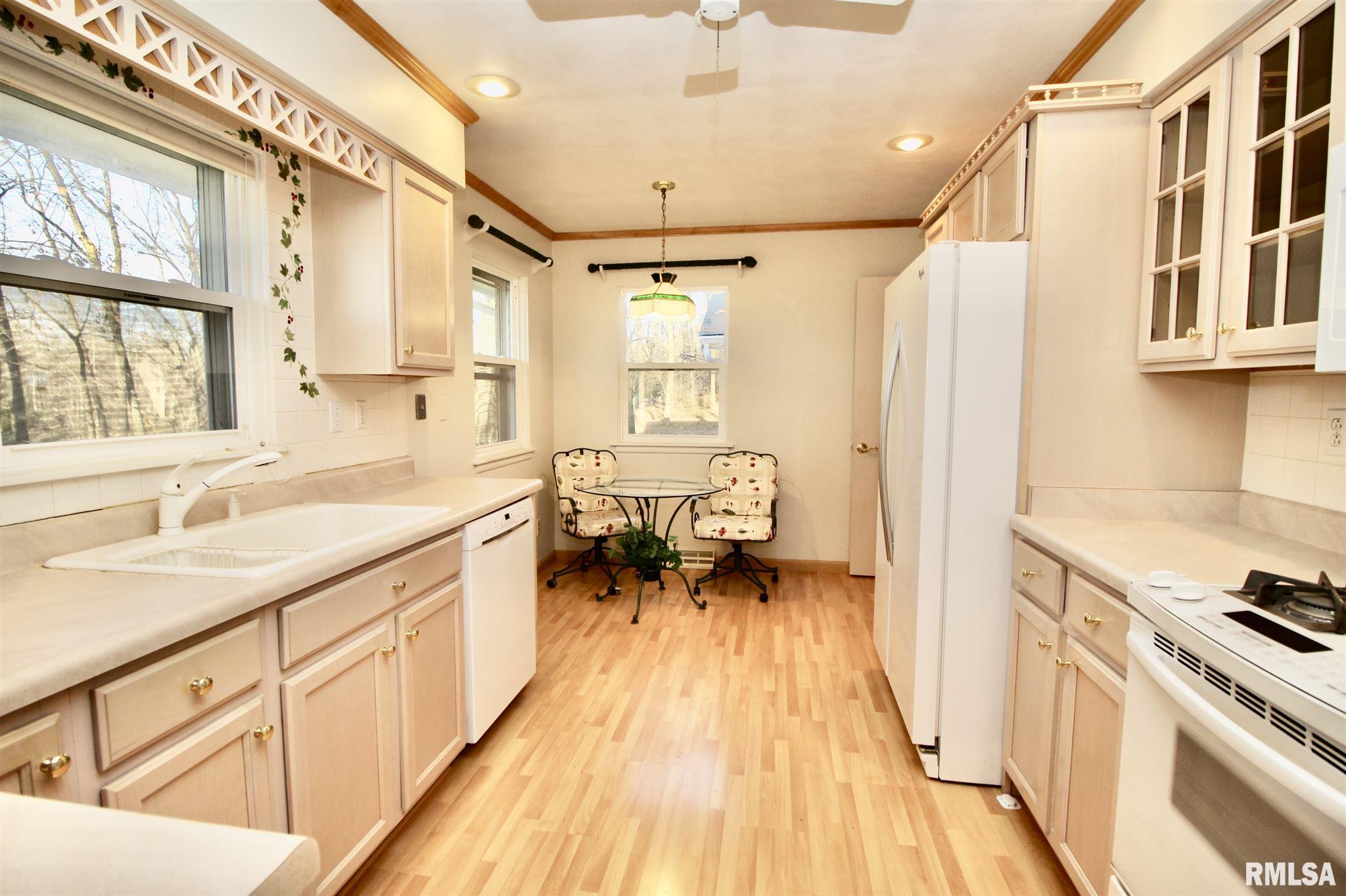 3173 Mall Road Pekin, IL 61554 - Photo 8 of 42