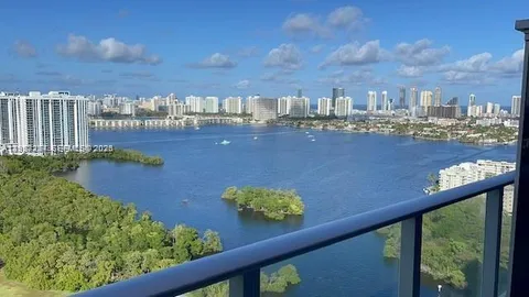 $545,000 | 16385 Biscayne Boulevard, Unit 2702, North Miami Beach, FL 33160