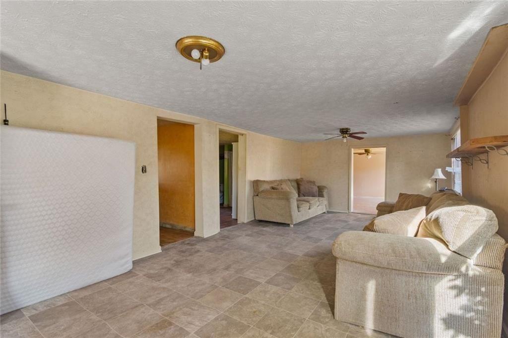 7315 Freeman Road Dawsonville, GA 30534 - Photo 16 of 28 a living room with furniture