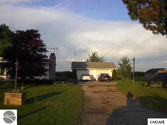 3945 South 7 Mile Road Wheeler, MI 48662 - Photo 6 of 7 1768572-5.JPG