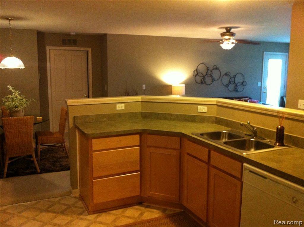 4082 Hampton Ridge Boulevard, Unit 57 Howell, MI 48843 - Photo 7 of 25 IMG_1190.JPG