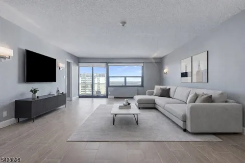 $569,000 | 2 Claridge Drive, Unit 7KE, Verona, NJ 07044