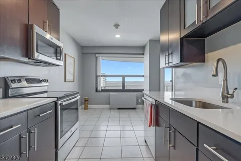 $569,000 | 2 Claridge Drive, Unit 7KE, Verona, NJ 07044