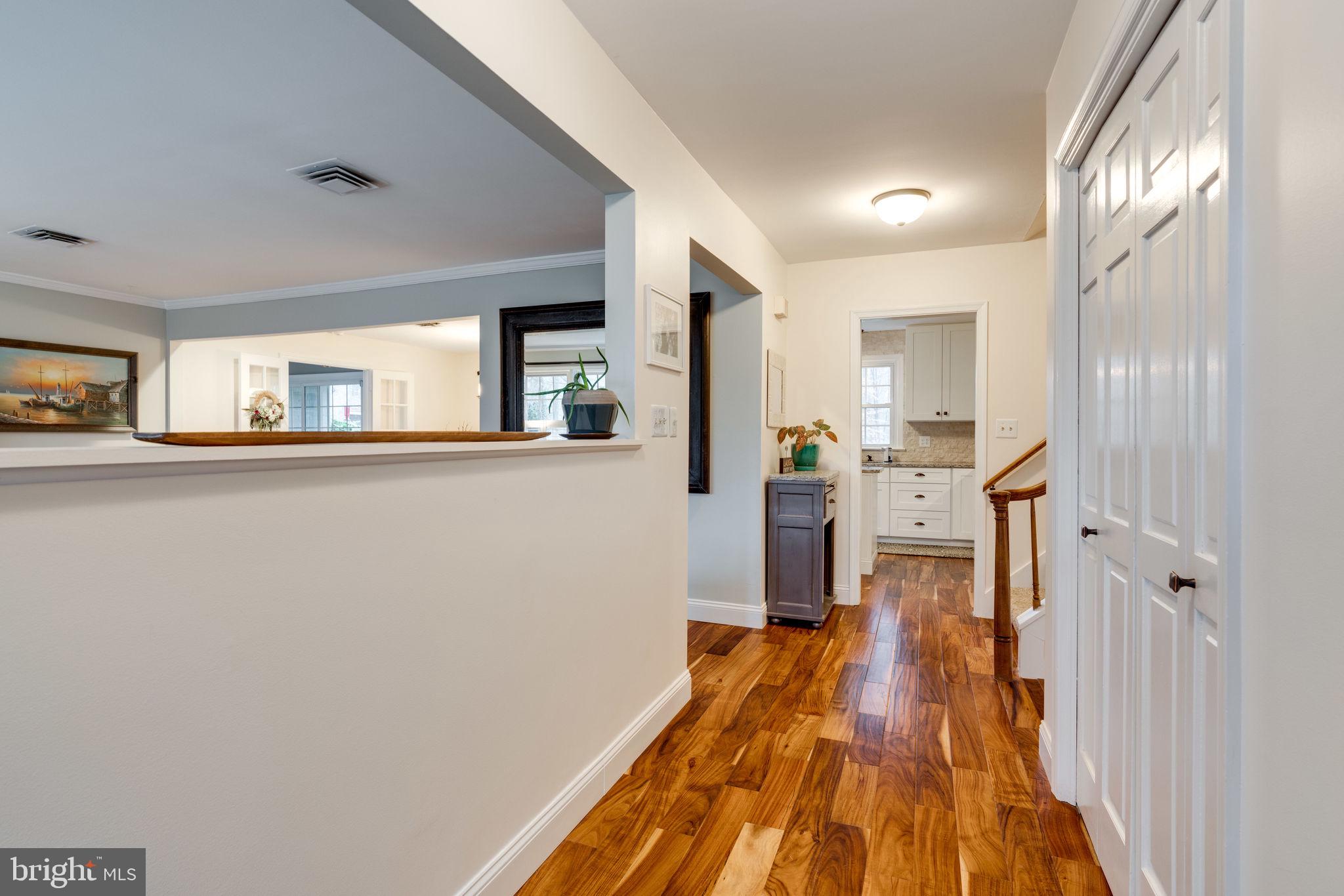 3718 Russell Road Woodbridge, VA 22192 - Photo 3 of 33 Gallery Image 3