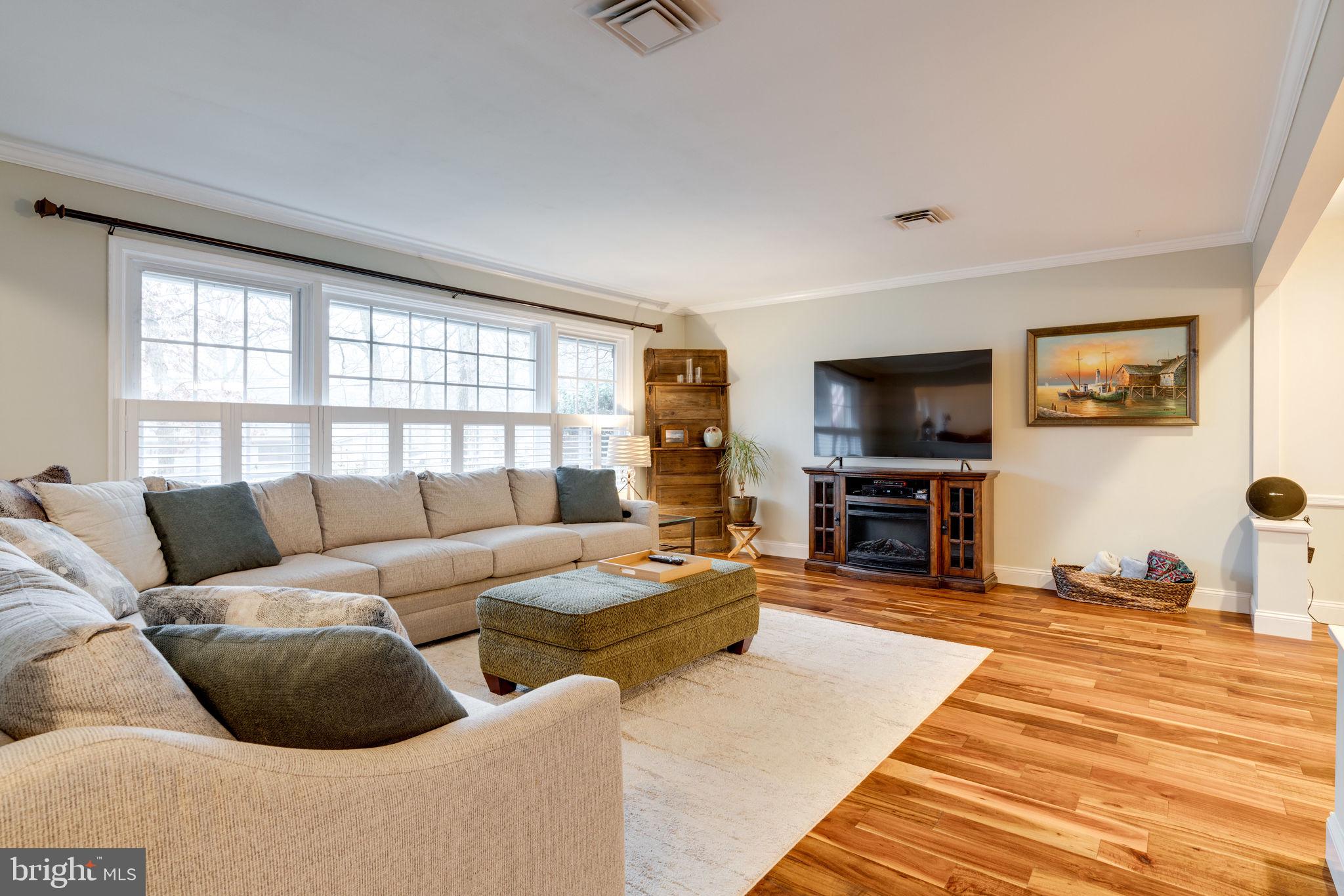 3718 Russell Road Woodbridge, VA 22192 - Photo 4 of 33 Gallery Image 4