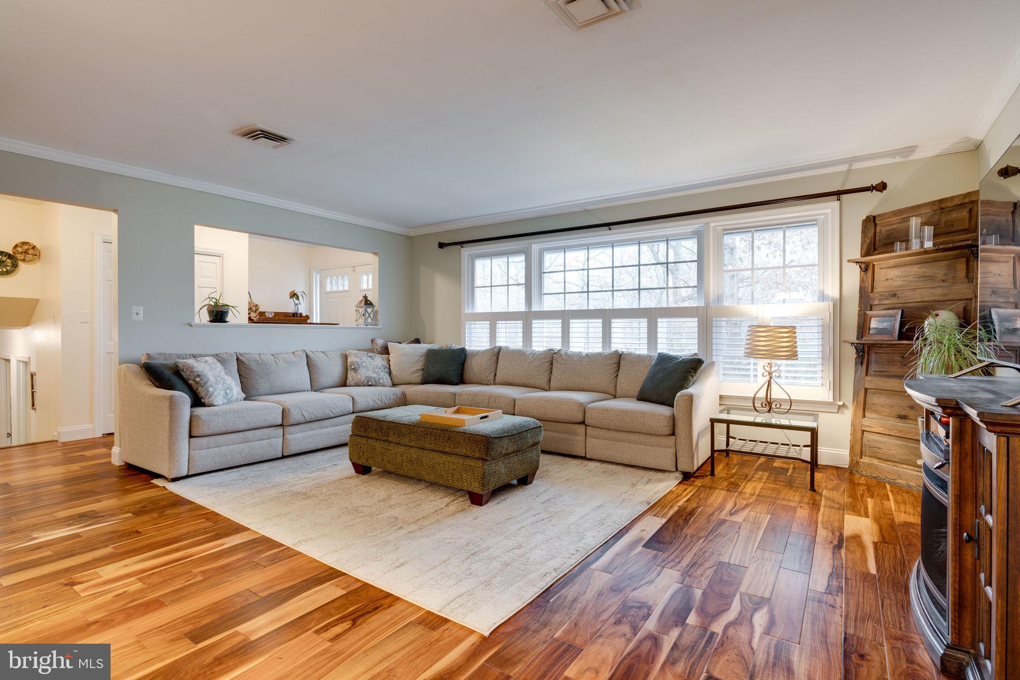 3718 Russell Road Woodbridge, VA 22192 - Photo 5 of 33 Gallery Image 5