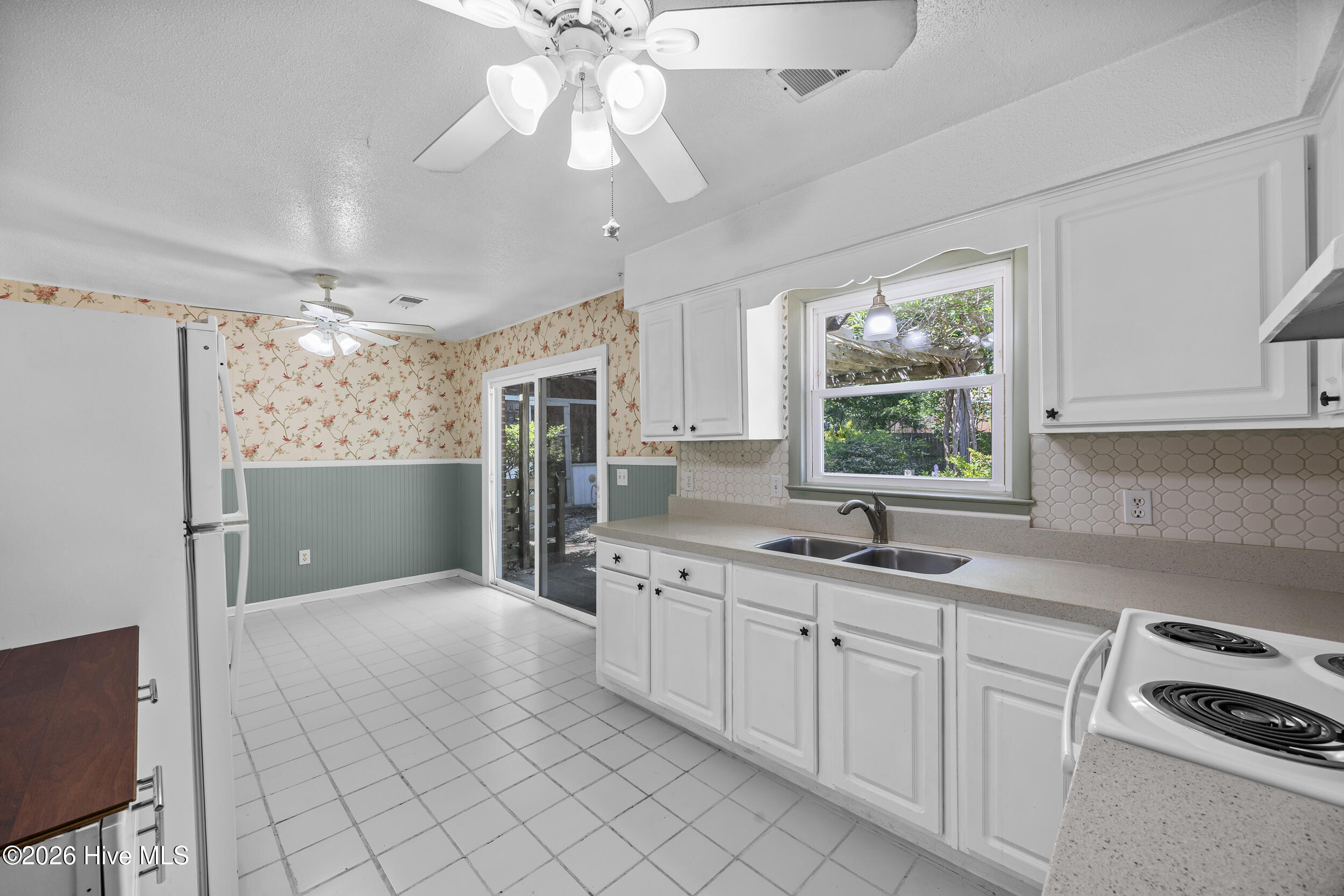 514 Cathay Road Wilmington, NC 28412 - Photo 11 of 44 16_kitchen