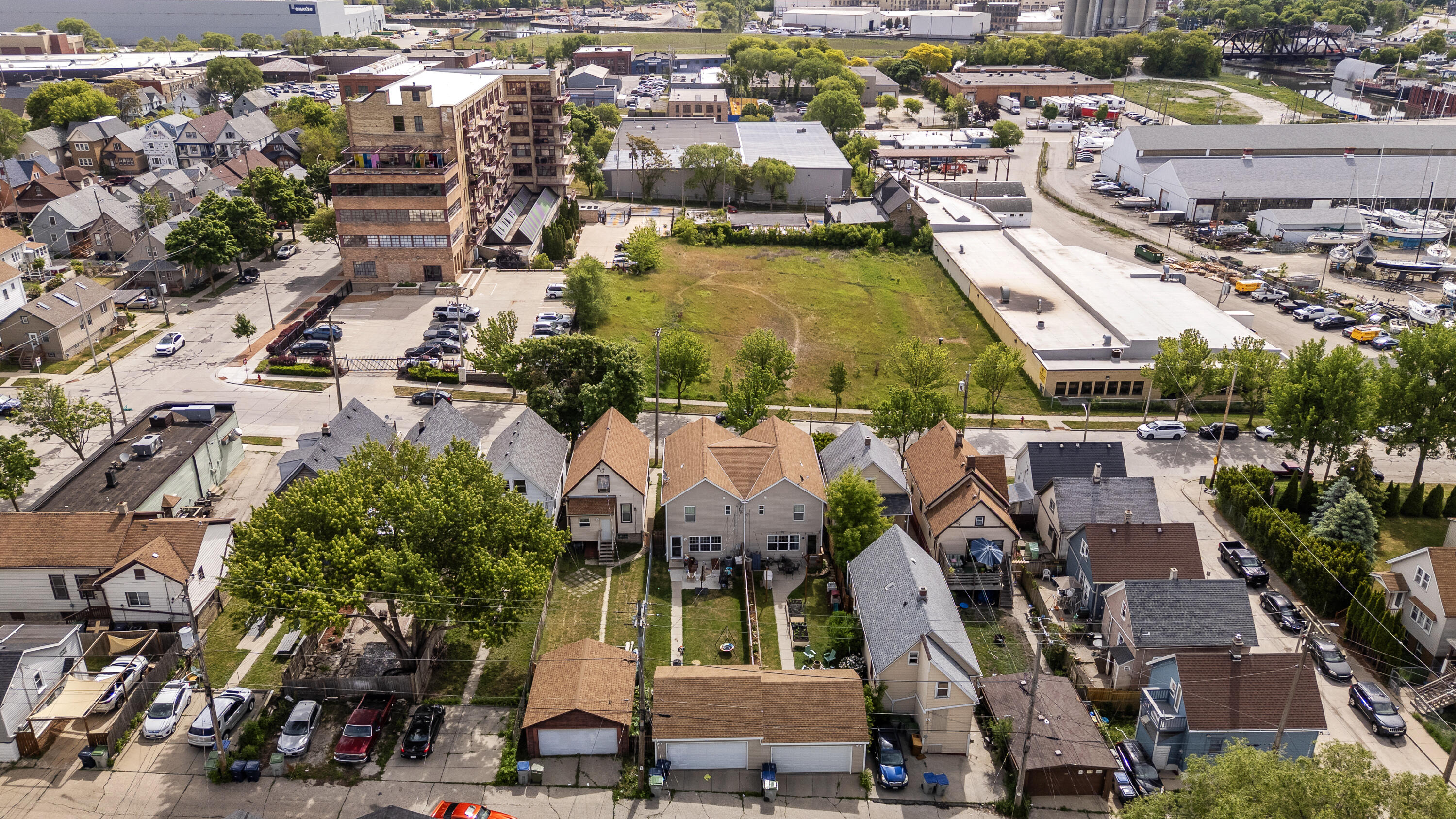 1825 South 3rd Street, Unit 1825 Milwaukee, WI 53204 - Photo 19 of 29 Aerial of home and street