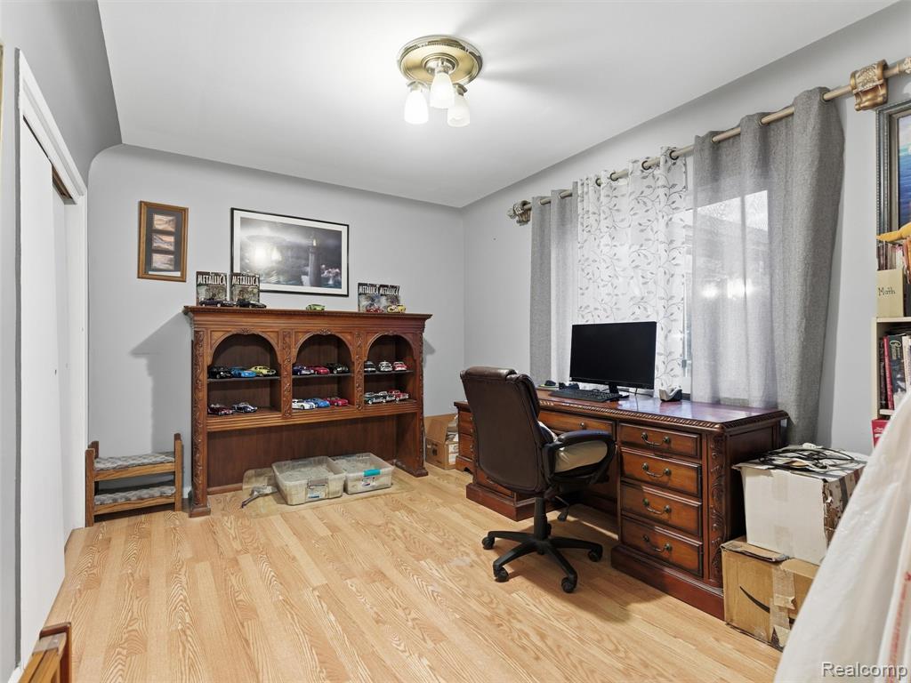 15491 18 Mile Road Clinton Township, MI 48038 - Photo 25 of 45