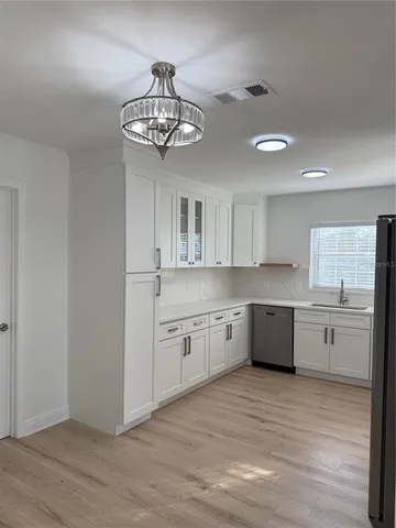 $2,400 | 2924 West Braddock Street, Tampa, FL 33607