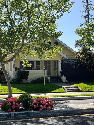 a view of a house with backyard and sitting area
