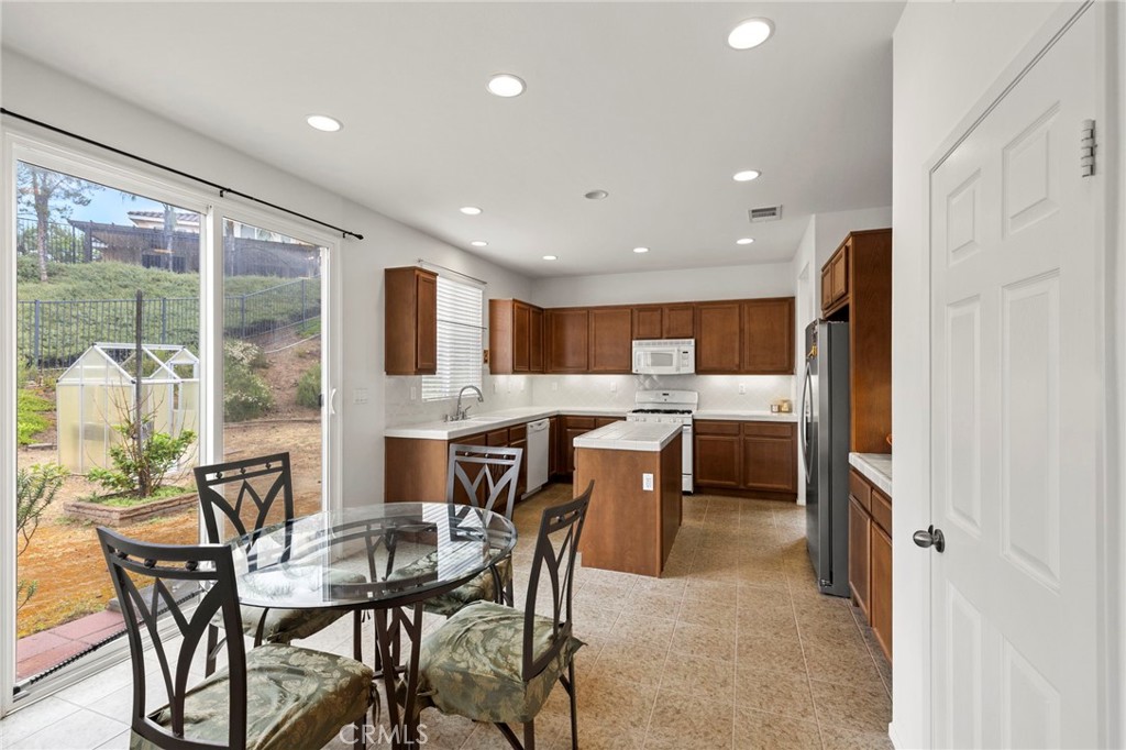 34072 Corktree Road Lake Elsinore, CA 92532 - Photo 11 of 53 Eating Area