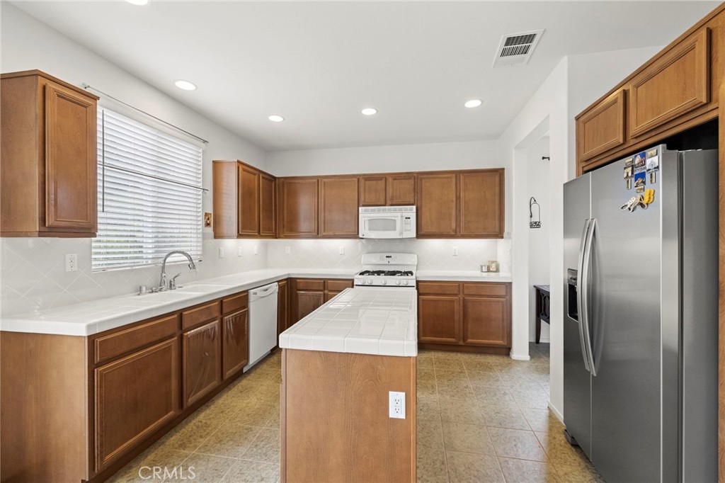 34072 Corktree Road Lake Elsinore, CA 92532 - Photo 14 of 53