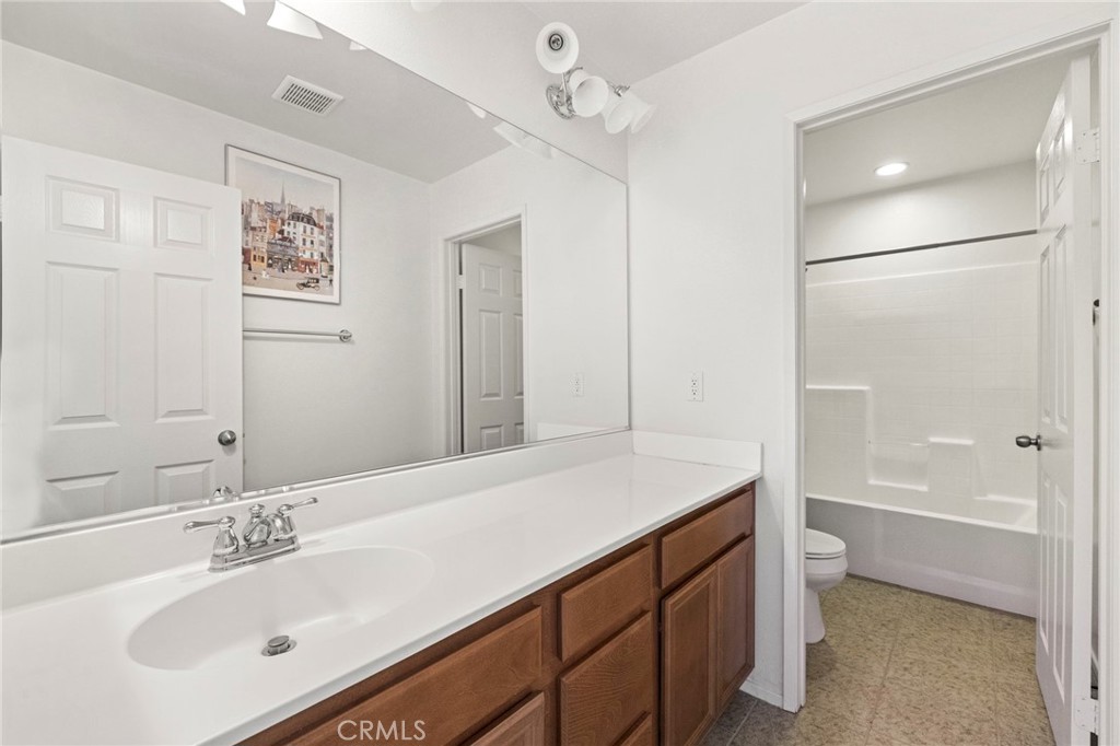 34072 Corktree Road Lake Elsinore, CA 92532 - Photo 26 of 53 Upstairs Bathroom with tub