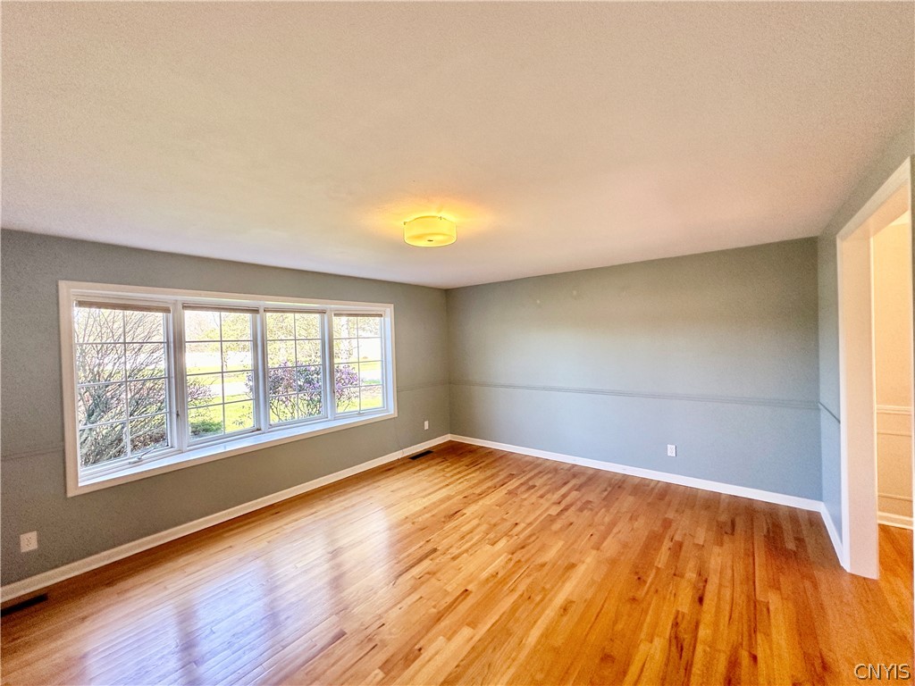 7297 Dabney Lane Manlius, NY 13066 - Photo 20 of 47 Living Room