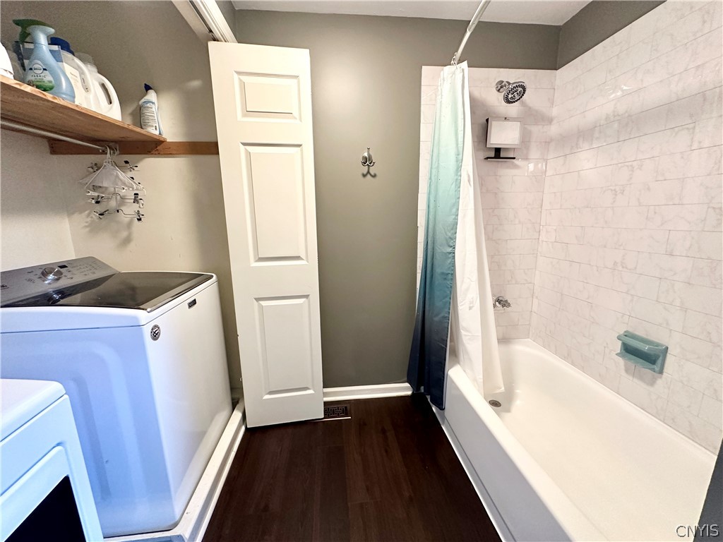 7297 Dabney Lane Manlius, NY 13066 - Photo 37 of 47 2nd Floor Full Bath & Laundry