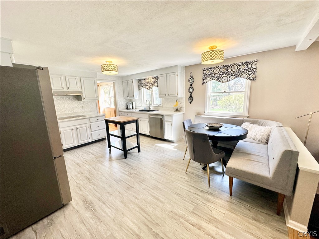 7297 Dabney Lane Manlius, NY 13066 - Photo 7 of 47 Eat in Kitchen