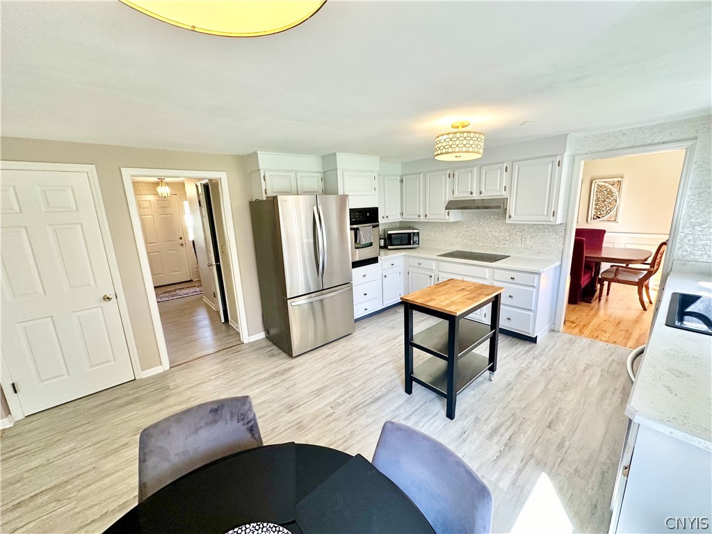 7297 Dabney Lane Manlius, NY 13066 - Photo 8 of 47 Eat-in Kitchen