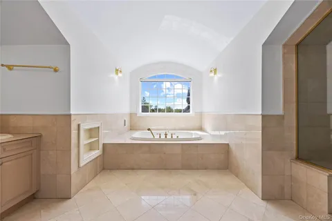 $2,198,000 | 11 Belvedere Court, Manhasset, NY 11030