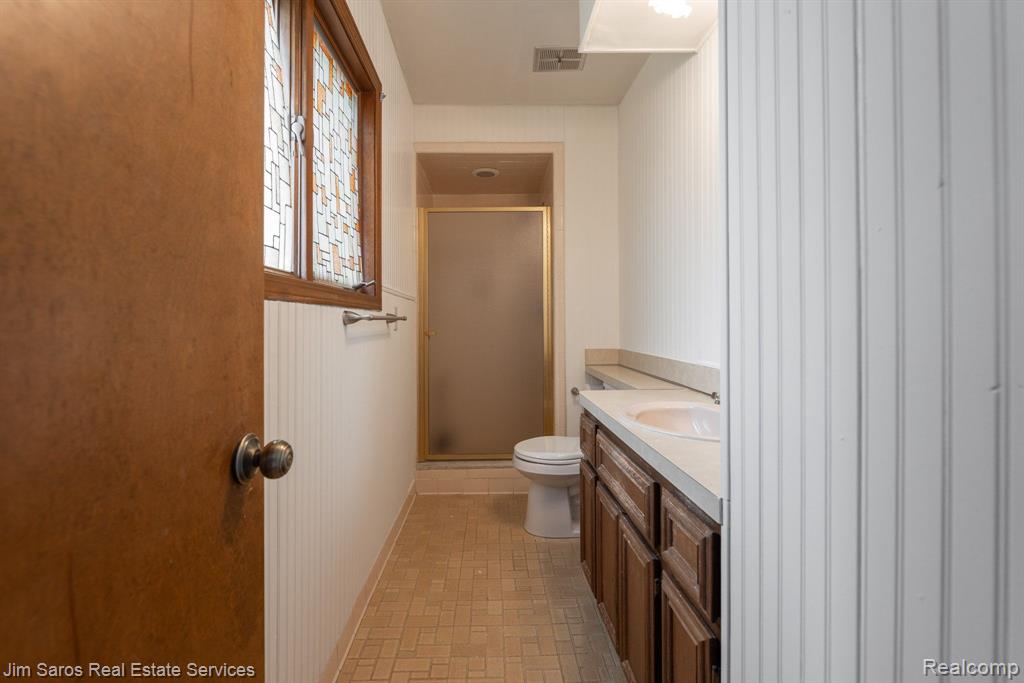 1769 Hampton Road Grosse Pointe Woods, MI 48236 - Photo 18 of 27