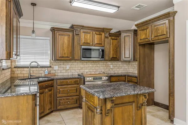 $269,900 | 204 Pearwood Circle, Haughton, LA 71037