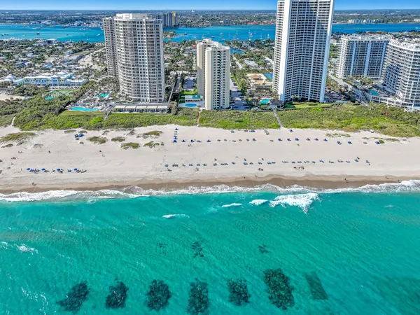 $2,900 | 2800 North Ocean Drive, Unit A3C, Riviera Beach, FL 33404