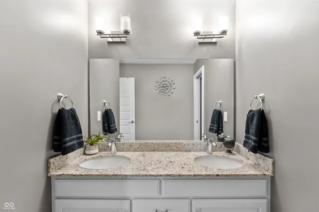 $749,900 | 5229 Stonehaven Lane, Columbus, IN 47201