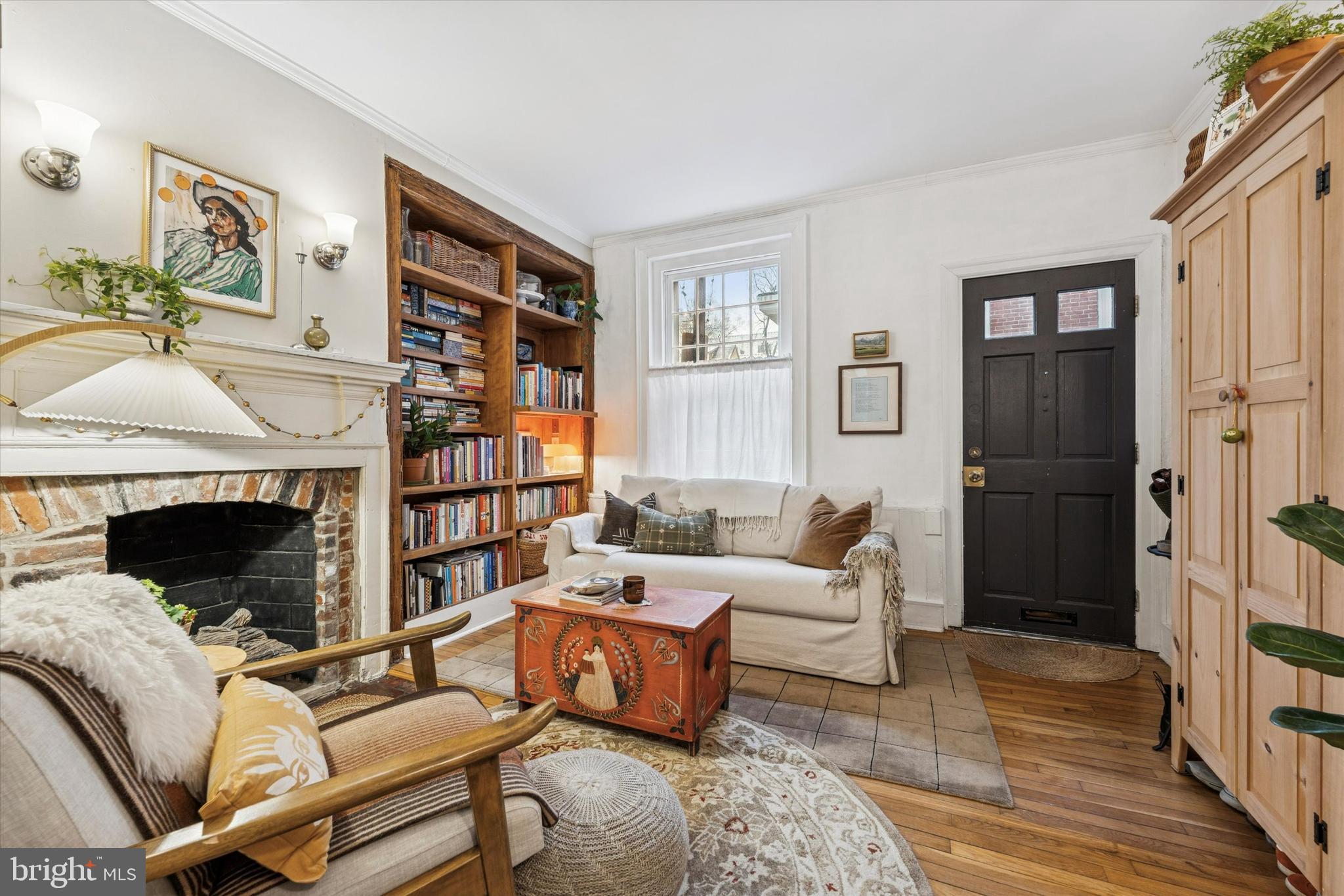 258 Quince Street Philadelphia, PA 19107 - Photo 4 of 29 a living room with furniture and a fireplace