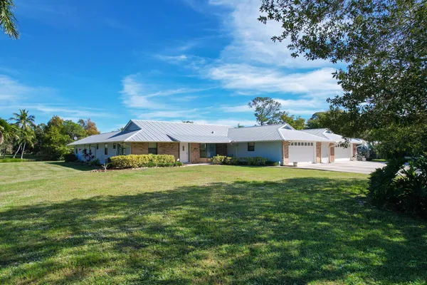 $869,900 | 5609 Southeast Lamay Drive, Stuart, FL 34997