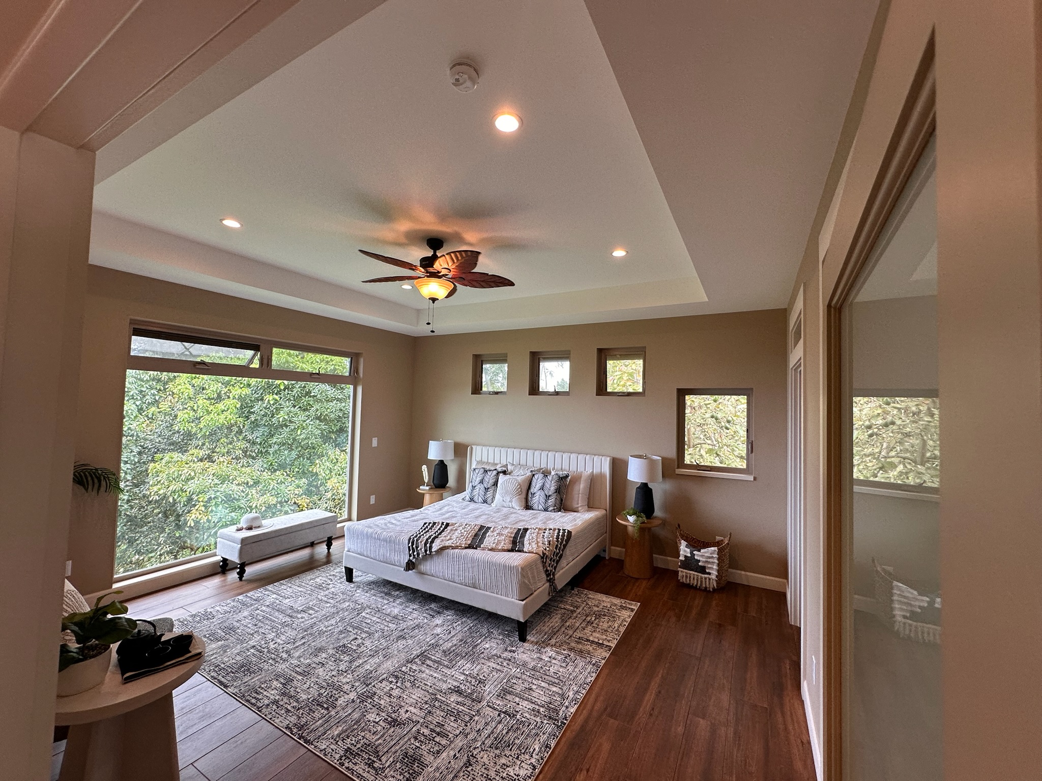 75-2620 Keopu Lani Road Holualoa, HI 96725 - Photo 18 of 30 a living room with furniture and a large window
