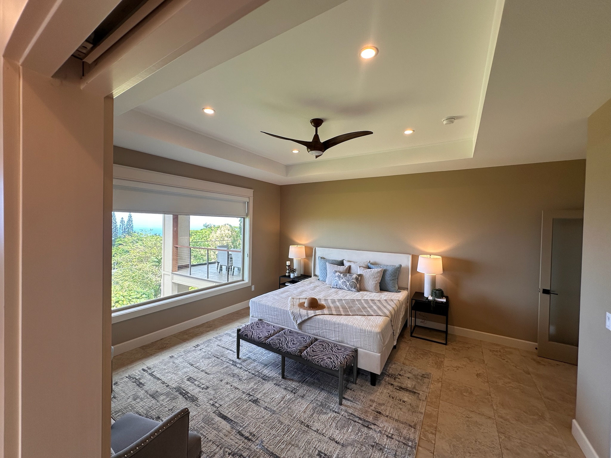 75-2620 Keopu Lani Road Holualoa, HI 96725 - Photo 22 of 30 a bedroom with a bed and a window