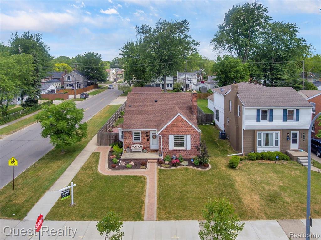 1268 Hampton Road Grosse Pointe Woods, MI 48236 - Photo 34 of 45