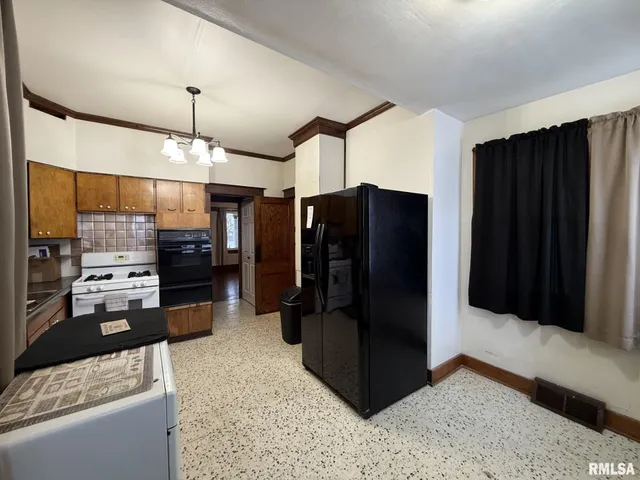 $99,900 | 682 Willard Street, Galesburg, IL 61401